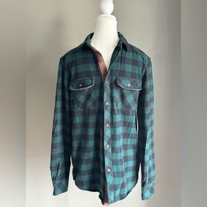 Men’s Canaidiana flannel button up. Size small
